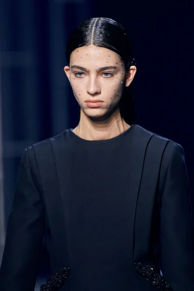 Look 3